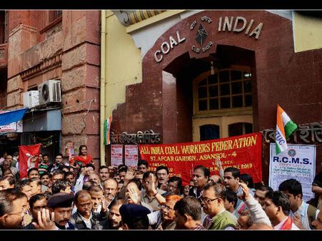 বেসরকারিকরণ নয়, মন্ত্রীর আশ্বাসে উঠে গেল কয়লা ধর্মঘট