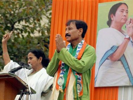 'রং রুটে' গাড়ি, আটকাতেই ট্রাফিক পুলিশকে চড় তৃণমূল সাংসদ প্রসূণ বন্দ্যোপাধ্যায়