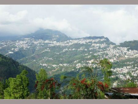 পাহাড় ভালোবাসেন? তবে ঘুরেই আসুন নামচি