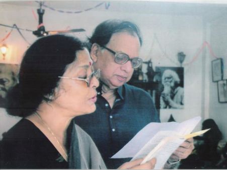 তারস্বরে গান বাজিয়ে পুজোর ভাষাণ, প্রতিবাদ করায় শিল্পী দম্পতির বাড়িতে হামলা, নিস্ক্রিয় পুলিশ