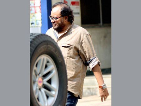 সহপরিচালককে মারধর করার অভিযোগে গ্রেফতার ইসমাইল দরবার