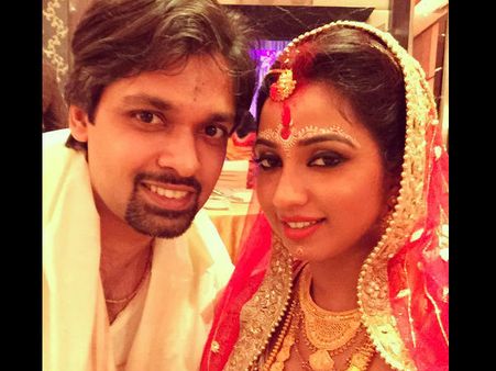 অভিনন্দন: সাত পাকে বাধা পড়লেন শ্রেয়া ঘোষাল