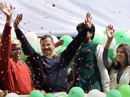 দিল্লি রায়: ইতিহাস গড়ল আপ, নিশ্চিহ্ন কংগ্রেস,৩-এর গেরোয় আটকে বিজেপি