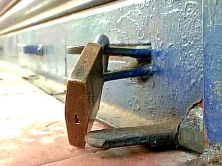 একদিকে ধর্মঘটীরা অন্যদিকে সরকার, বনধে রাজ্য জুড়ে মিশ্র প্রভাব