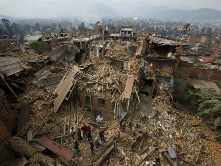 নেপাল ভূমিকম্প : ১২৮ ঘণ্টা পর ধ্বংসস্তুপ থেকে উদ্ধার যুবতী