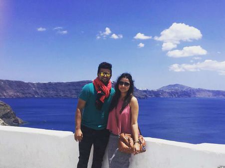 (ছবি) অবশেষে মিলন : প্যারিসে হনিমুনে ব্যস্ত সুরেশ রায়না