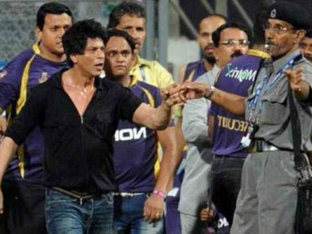 বাধা কাটল : ফের ওয়াংখেড়েতে ঢুকতে পারবেন কিং খান