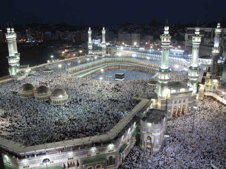 মক্কায় মূল মসজিদে ক্রেন ভেঙে মৃত ১০৭ হজযাত্রী, আহত ২৩৮