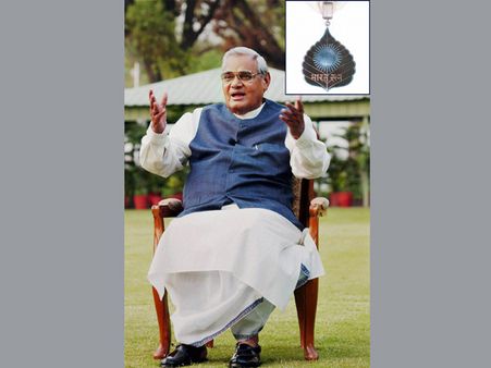 অটলবিহারি বাজপেয়ীর 'মৃত্যু'-তে স্কুল ছুটি! সাসপেন্ড প্রধান শিক্ষক