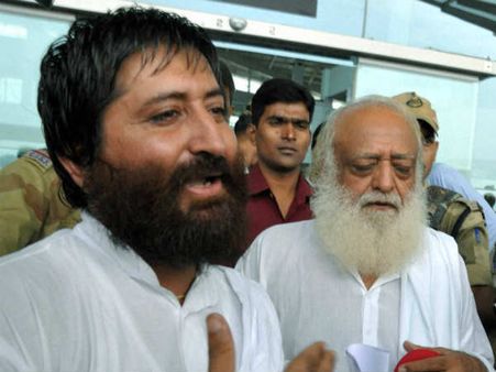 আশারাম বাপুর পুত্রবধু এবার নিজের স্বামীর বিরুদ্ধে অত্যাচারের অভিযোগ আনলেন