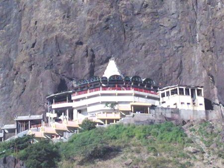 (ছবি) পাহাড়ের চূড়ায় অবস্থিত দেশের জনপ্রিয় কয়েকটি দেবী মন্দির