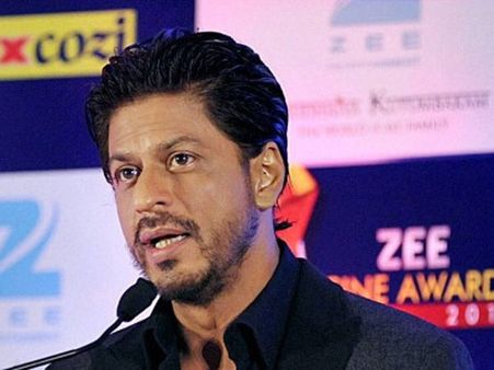 দেশে অসহিষ্ণুতা ক্রমশই বাড়ছে : পঞ্চাশতম জন্মদিনে জানালেন শাহরুখ খান