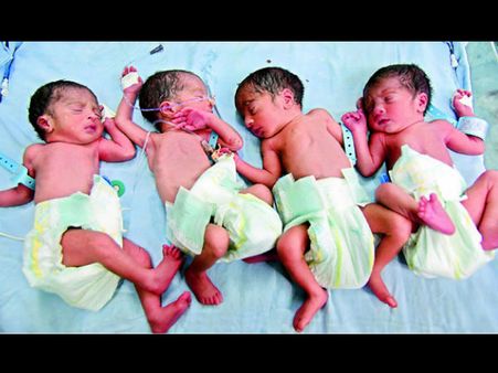 একবার ডেলিভারিতেই একসঙ্গে চারটি শিশুর জন্ম দিলেন মা