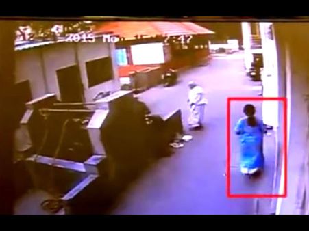 (ভিডিও) অবসাদে আত্মহত্যা মহিলার, গোটা ঘটনা ধরা পড়ল ক্যামেরায়