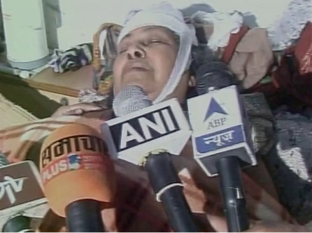 (ভিডিও) বাড়ির সিসিটিভি ক্যামেরায় ধরা পড়ল শ্বাশুড়ির উপর বউমার অত্যাচারের নৃশংস ছবি