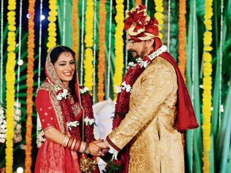 (ছবি) ৭০ তম জন্মদিনে চতুর্থ বিয়ে করলেন কবীর বেদী, সৎ মা-কে 'দুষ্টু ডাইনি'-র সঙ্গে তুলনা পূজা বেদীর!