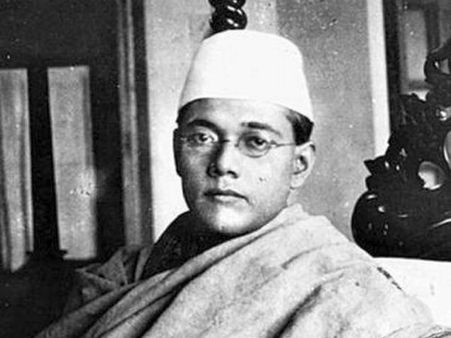 নেতাজি সংক্রান্ত ১০০টি গোপন নথি প্রকাশ করলেন মোদী, কেন্দ্রকে তোপ দাগল কংগ্রেস