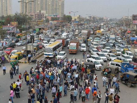জাঠ আন্দোলনে অগ্নিগর্ভ হরিয়ানা, জেলায় জেলায় কার্ফু, সংঘর্ষে মৃত ৩