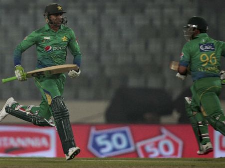 এশিয়া কাপ : আমিরশাহীকে হারিয়ে স্বস্তির জয় পেল পাকিস্তান