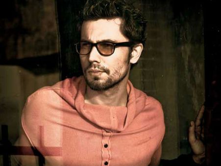 অসাধারণ পেশাদারিত্ব : অসহ্য যন্ত্রণা নিয়ে শুটিং শেষ করার পর অস্ত্রপোচার করালেন রণদীপ হুডা