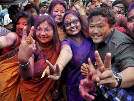 অসমে প্রথমবার ক্ষমতা দখল করল বিজেপি, কুপোকাত কংগ্রেস
