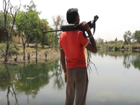 বন্দুকধারীরা পাহারা দিচ্ছে জলাধার, এখানে 'সোনা'র চেয়ে বেশি দামি 'জল'