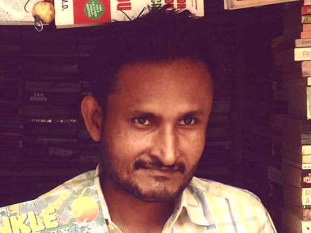 মুম্বইয়ের সপ্তম শ্রেণি পাশ বই বিক্রেতা লিখলেন 'আস্ত উপন্যাস'!