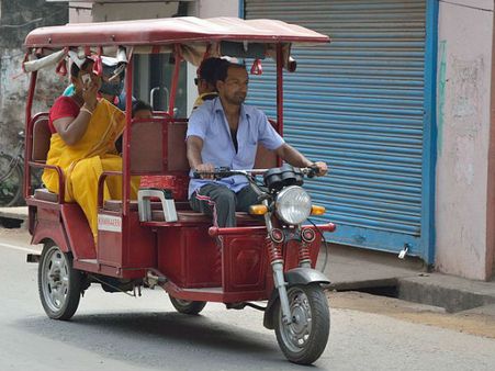 টোটো বন্ধ না করে কেন উল্টে অনুমতি দিল সরকার? পাল্টা প্রশ্ন টোটো চালকদের