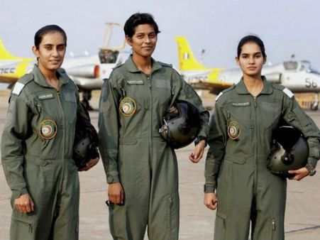 বায়ুসেনার প্রথম তিন মহিলা ফাইটার জেট চালক উড়ানের জন্য প্রস্তুত!