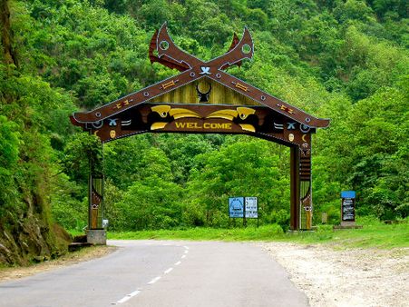 ভারতের এই গ্রামের সব জায়গায় জ্বলে এলইডি আলো!