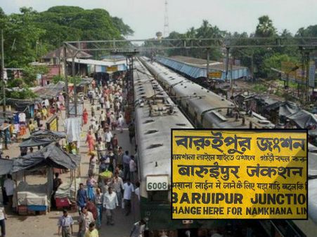 হকার উচ্ছেদ ঘিরে রণক্ষেত্র বারুইপুর স্টেশন, ব্যাপক বোমাবাজি