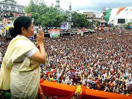 এদিন শহিদ দিবসের মঞ্চে দাঁড়িয়ে যে বক্তব্য রাখলেন মমতা বন্দ্যোপাধ্যায়