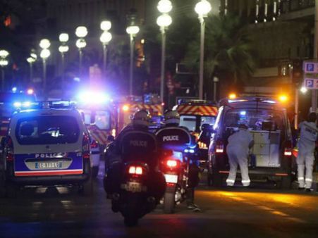 নিস সন্ত্রাস :'আইএসআইএস-এর ফ্রান্স দখল নেওয়া পর্যন্ত আইফেল টাওয়ার অন্ধকার রাখা হোক'