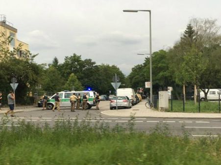 (ভিডিও) জার্মানির মিউনিখের শপিংমলে বন্দুকবাজের হামলার মুহূর্ত