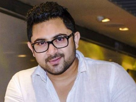 বাবা হলেন সোহম, ছেলেকে কোলে নিয়েই চোখ ভিজল আনন্দে!