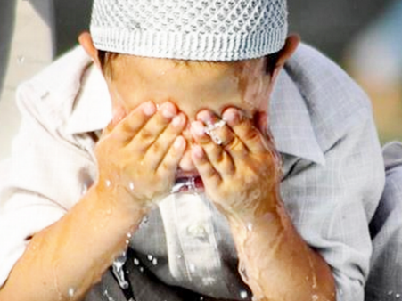 নকল চুল-দাড়ি লাগালে নামাজ পড়া যাবে না, দেওবন্দের নয়া ফতোয়া!