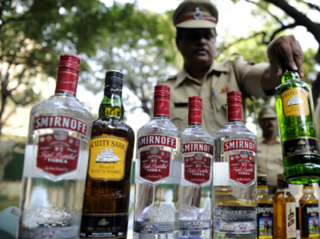 রাজ্য বিধানসভা চত্বরে একাধিক খালি মদের বোতল! মুখ্যমন্ত্রীর ইস্তফা চাইলেন বিরোধী দলনেতা