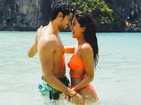 অন্তর্বাসের দৃশ্য নয় : ক্যাটরিনার সিনেমায় কাঁচি চালাল 'সংস্কারি' সেন্সর বোর্ড, টুইটারে হট্টগোল