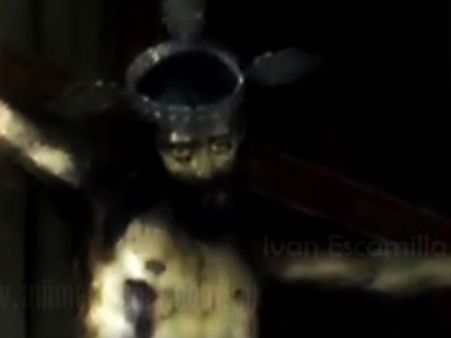 (Video) গীর্জায় চোখ খুললেন 'যীশু খ্রিস্ট', কিংকর্তব্যবিমূঢ় ভূত বিশারদরা!