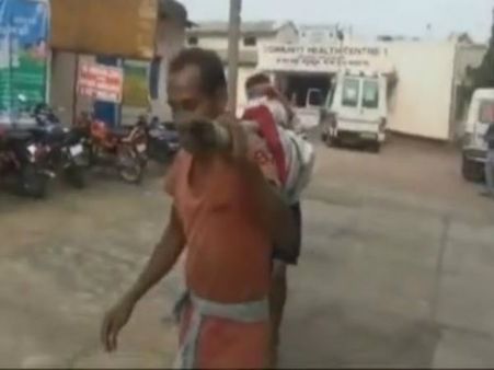 মৃতদেহ গাড়িতে নিয়ে খরচ না বাড়িয়ে, হাড়গোড় ভেঙে দলা পাকিয়ে ব্যাগে ভরে হাঁটা দিল পুলিশ