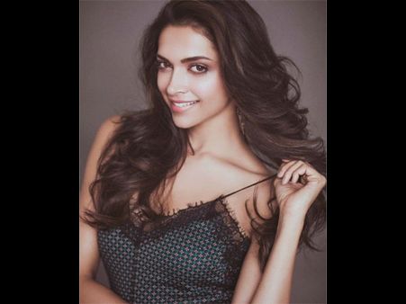 (ছবি) তাঁর প্রথম চুমু নিয়ে কি বললেন দীপিকা !