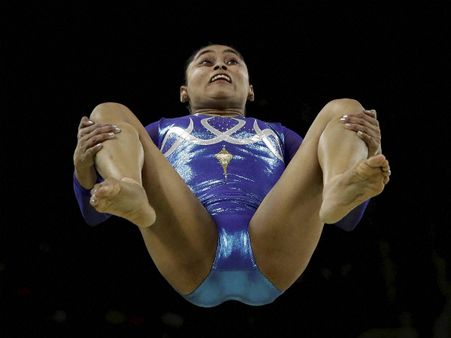 (ছবি) পয়েন্ট হারাচ্ছে 'প্রদুনোভা', বড় ধাক্কা দীপা কর্মকারের জন্য!