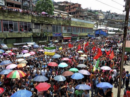 মোর্চার বনধে ফের উত্তপ্ত পাহাড়, আটক বিধায়ক-যুব মোর্চা সভাপতি সহ ২০০