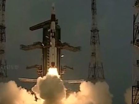 ফের ইসরোর সাফল্য : একসঙ্গে ৮টি কৃত্রিম উপগ্রহ মহাকাশে উৎক্ষেপন ভারতের