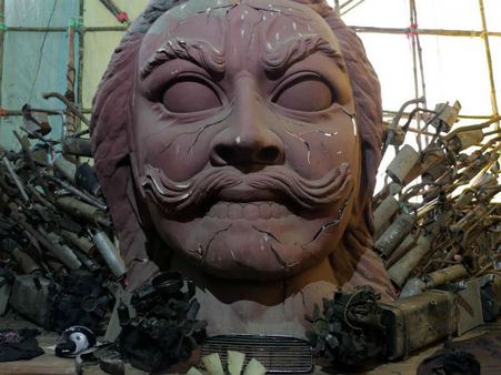 গাড়ির ‘স্পেয়ার-পার্টস’-এর মণ্ডপে ট্রাফিক নিরাপত্তার বার্তা, দূষণরূপী অসুরবধ দেবী দুর্গার