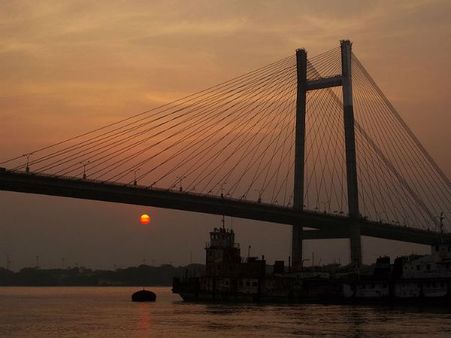 দ্বিতীয় হুগলি সেতুতে যান নিয়ন্ত্রণ, ক্ষতির মুখে পড়ে কলকাতা বন্দর তাকিয়ে আদালতের দিকে