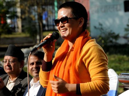 নেপালি এই জনপ্রিয় বৌদ্ধ সন্ন্যাসিনী আসলে একজন পপ তারকাও বটে!