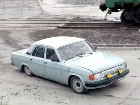 বলতে পারবেন এই গাড়িটির মধ্যে কতজন আছেন? ভিডিওটি দেখুন, চোখ কপালে উঠবে!