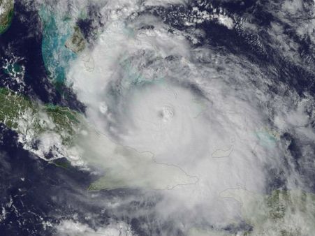 ফ্লোরিডার দিকে ধেয়ে যাচ্ছে শতাব্দীর শক্তিশালী হারিকেন 'ম্যাথিউ'