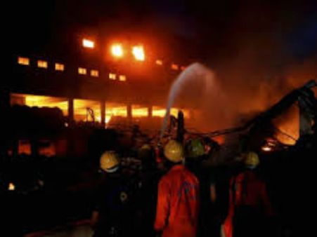 ভয়াবহ অগ্নিকাণ্ডে ভস্মীভূত জ্যোতি প্রেক্ষাগৃহ, অন্তর্ঘাতের সম্ভাবনায় জোর দমকলমন্ত্রীর!